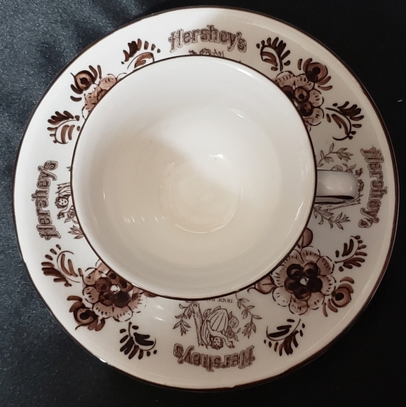 Vintage 1982 Hershey Teacup and Saucer - Picture 2 of 6